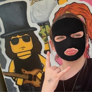 Meet your Posher, Mía